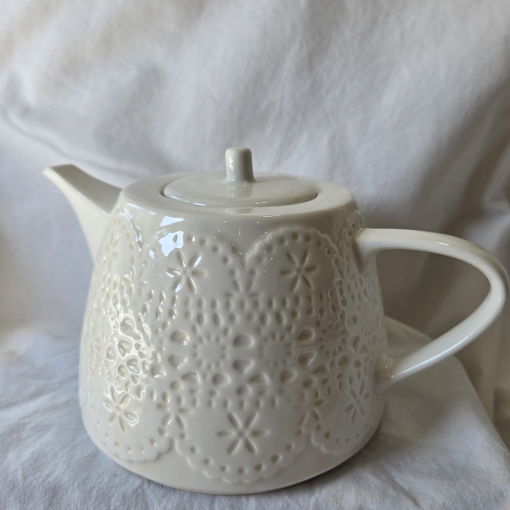 Inspire Nottingham Lace Teapot